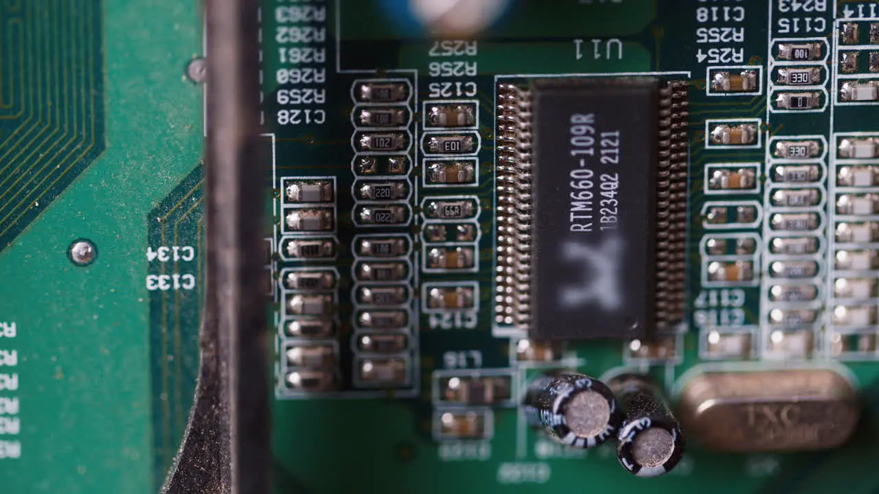 Short circuit on computer chip 3