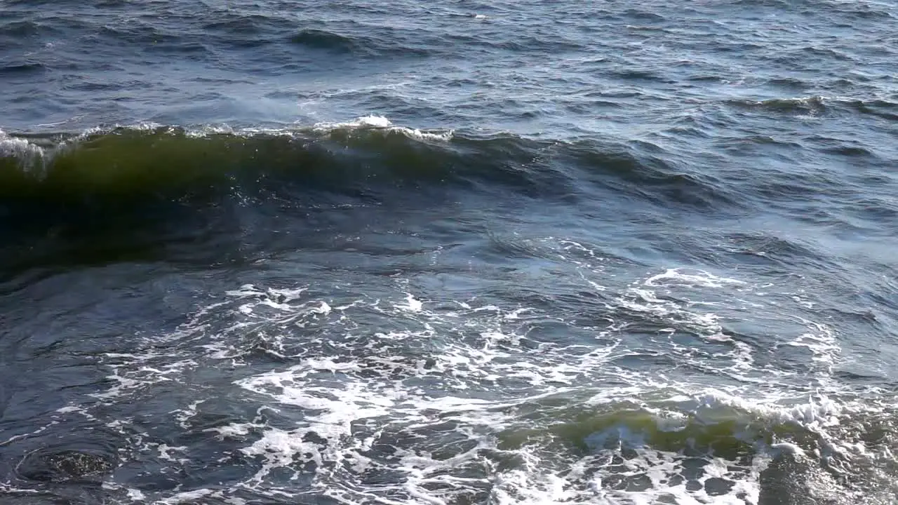 Waves in the ocean filmed in slow-motion