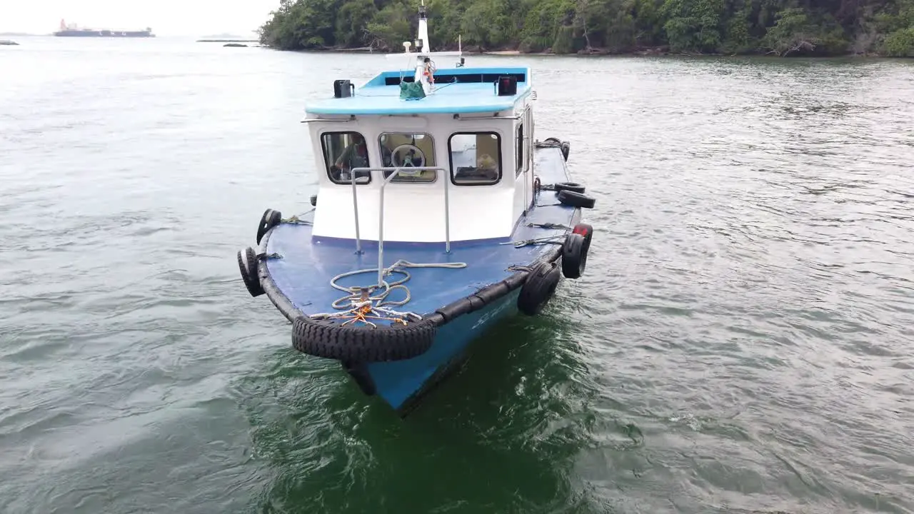 Singapore bump boats in the Singapore water without passengers