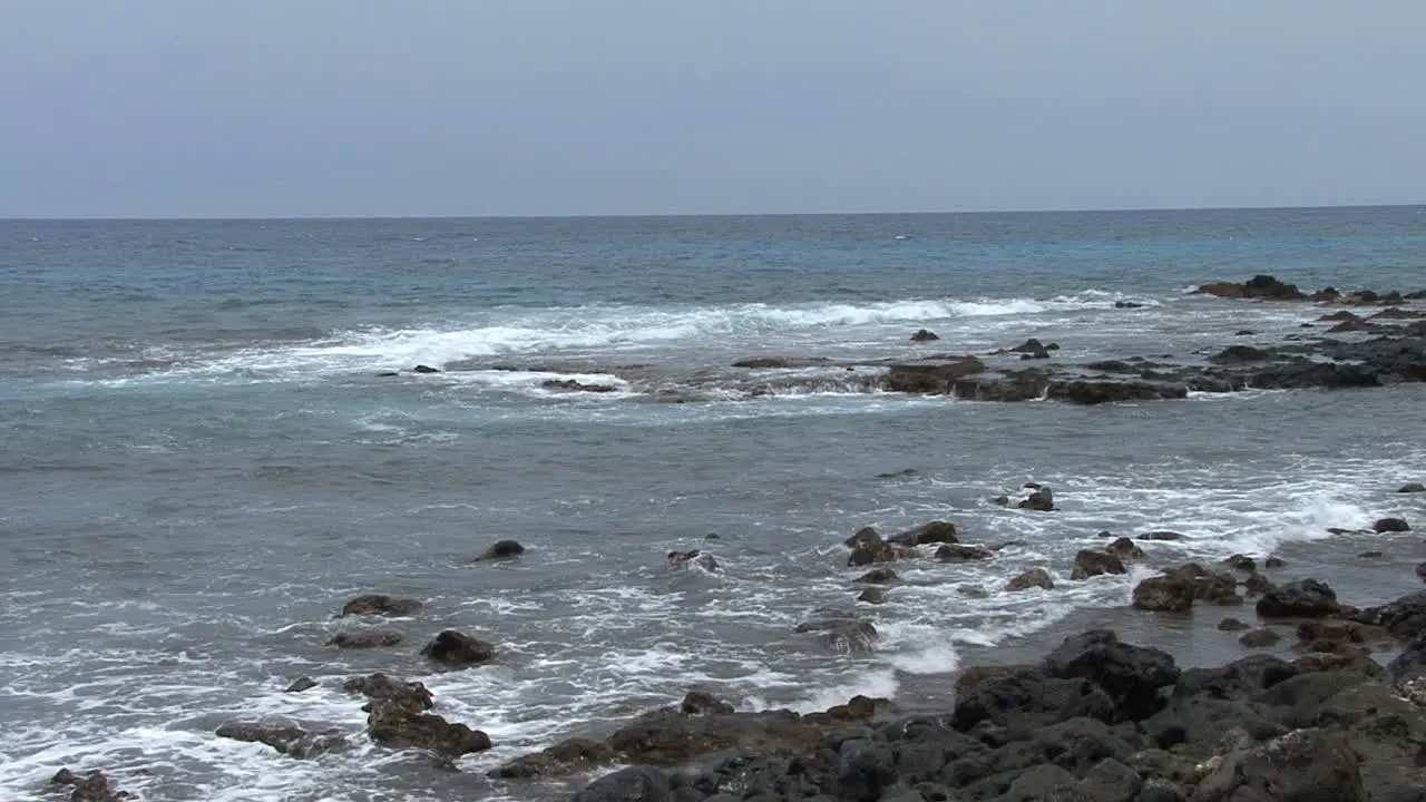 Hawaii Surf on rocks at Kona