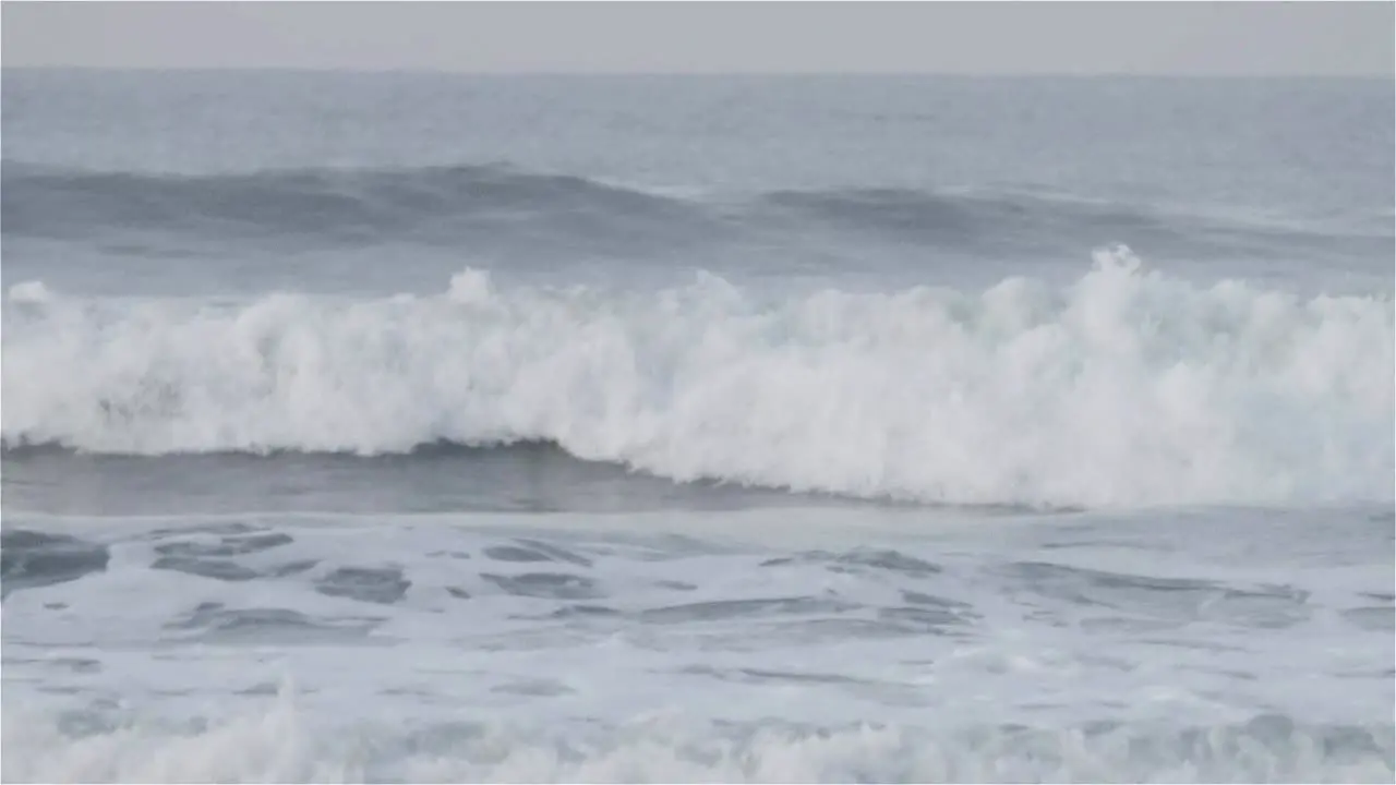 Waves in slowmotion 120 fps