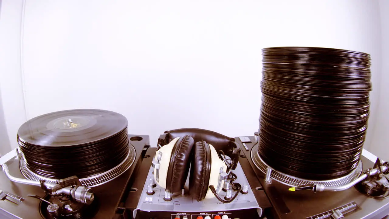 Vinyl records Growing in a pile animation