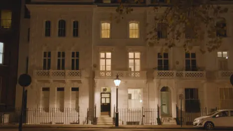 Exclusive Luxury Housing In Belgrave Square London At Night 7