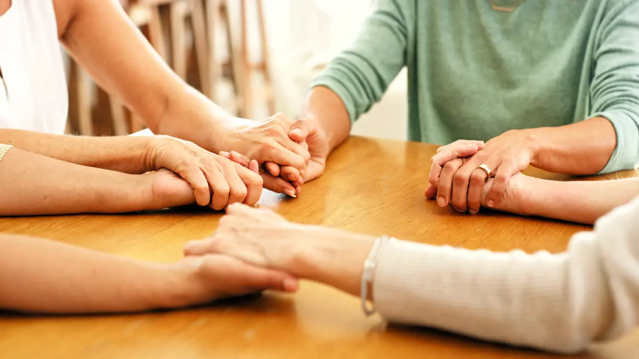 Manos Familiares Fe Y Grupo De Oración Cristiana