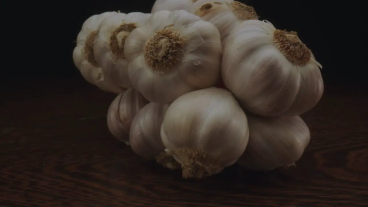 Garlic cloves and blubls ready for cooking