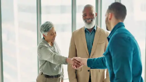 Handshake welcome and thank you with business