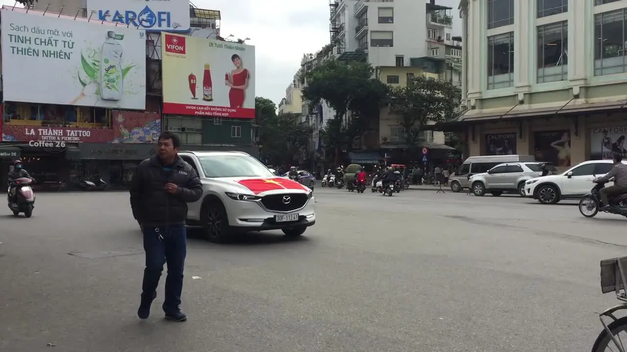 wide open intersection chaos in hanoi vietnam