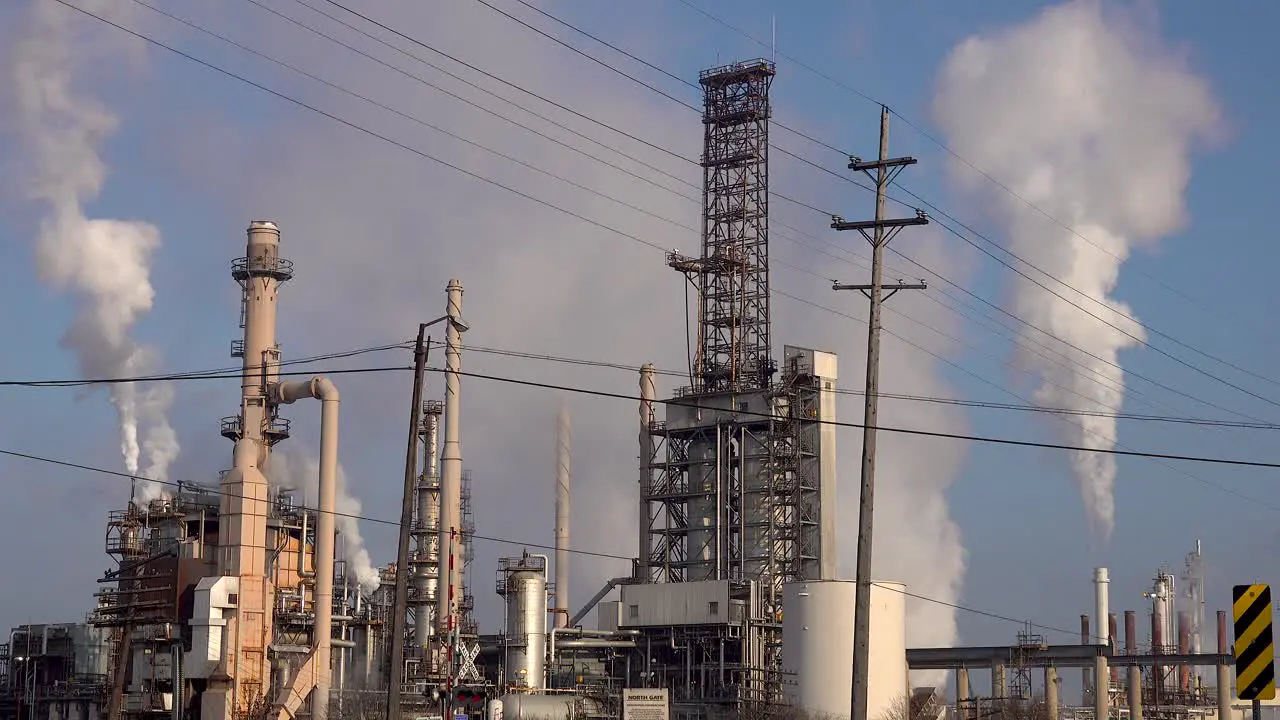 white polluting greenhouse gases from an oil refinery