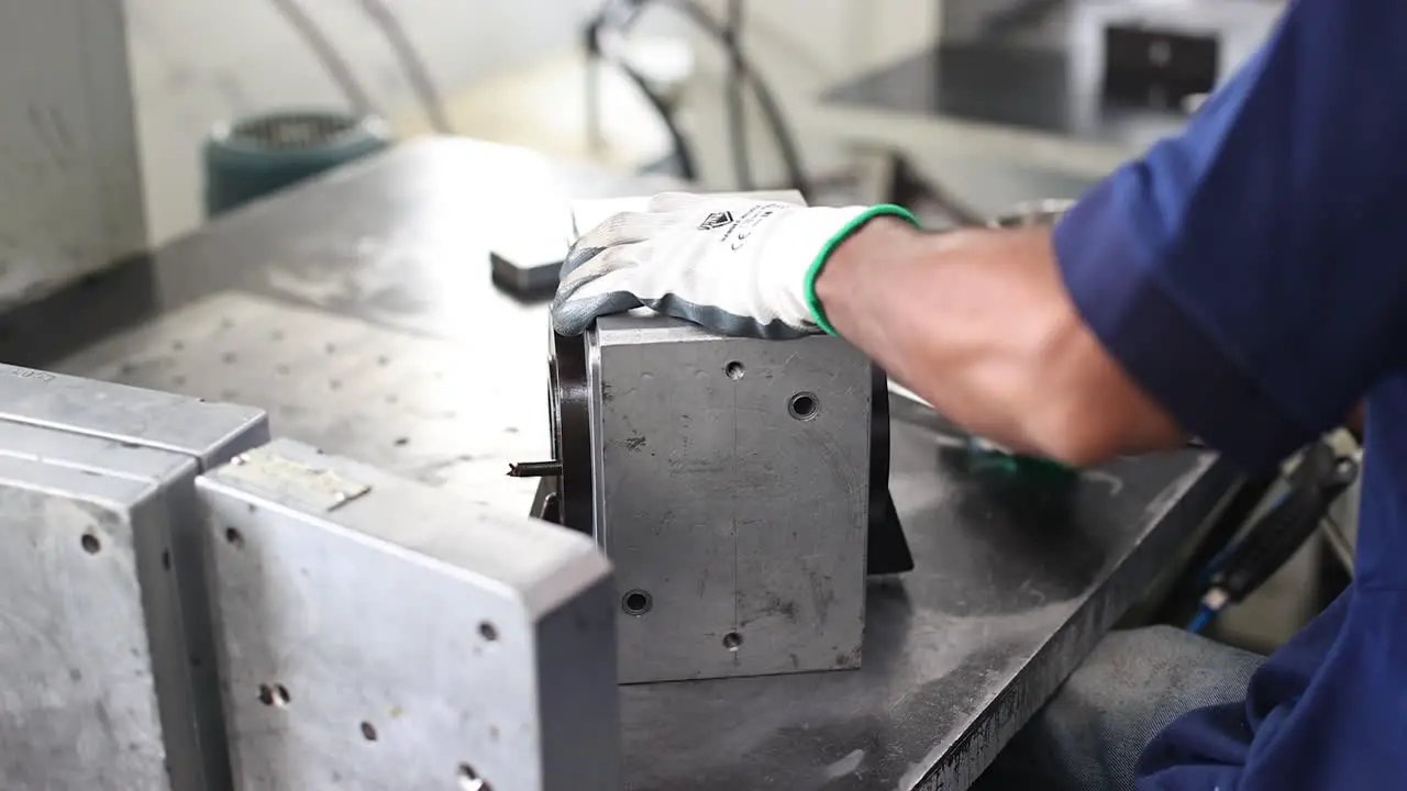 The prepared wax wave is being separated from the dye by an automatic press machine