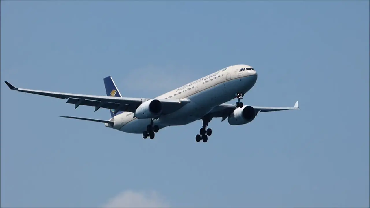 SA Airbus A330 Landing