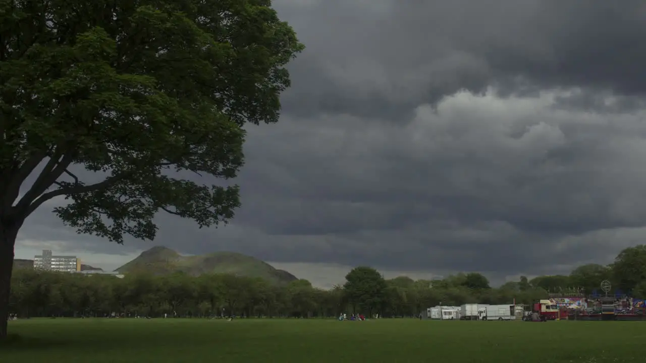 Timelaspe of The Meadows in Edinburgh showing Arthurs Seat