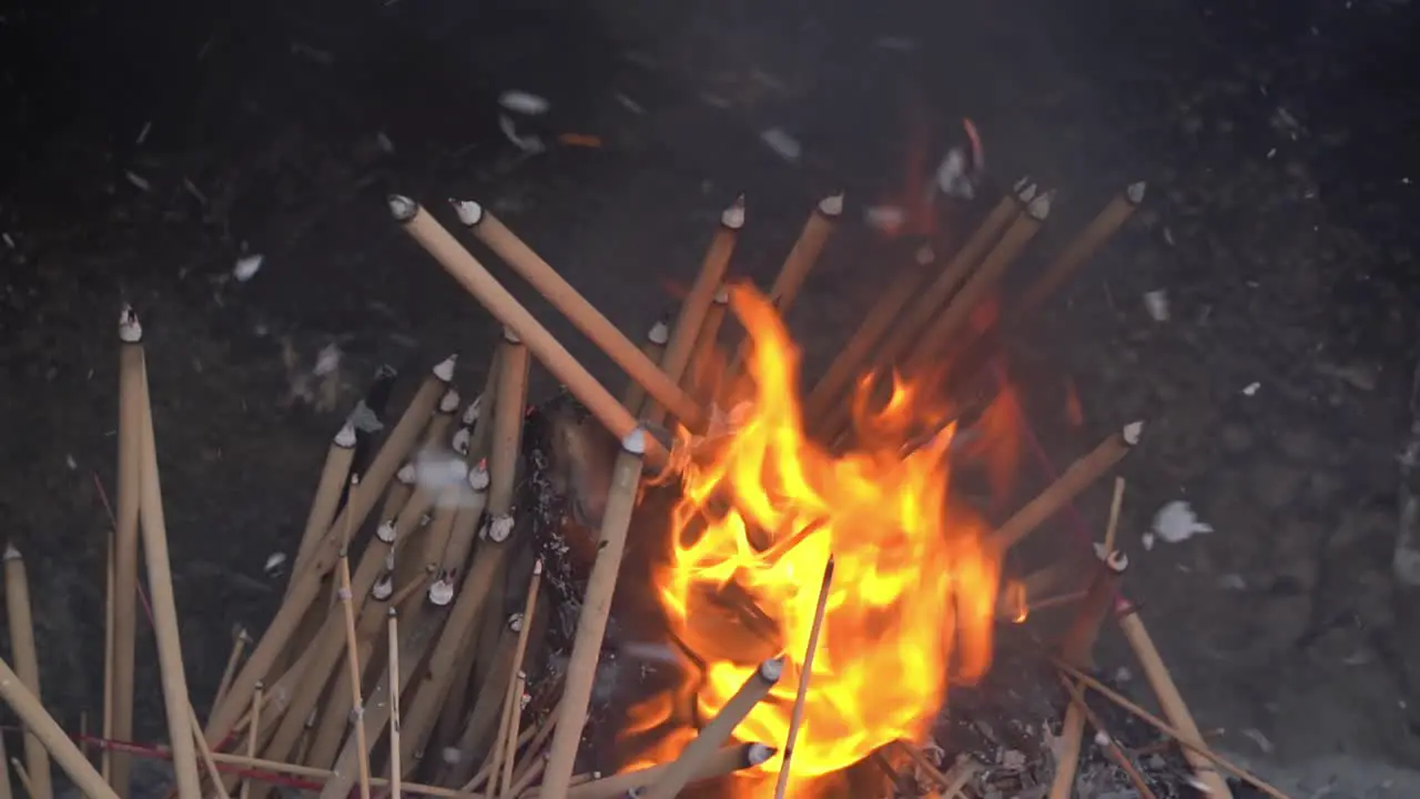 Slow motion burning of joss stick