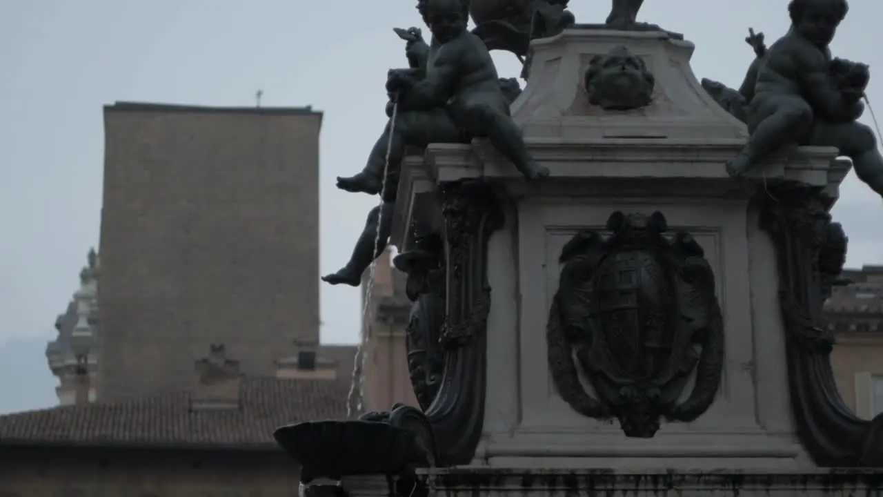 fountain in bologna in slow motion