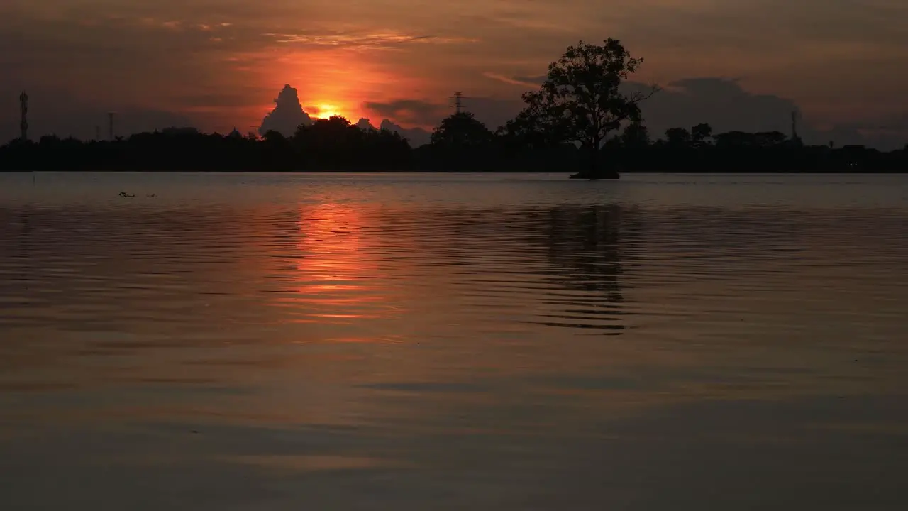 4K timelapse sunset on the lake