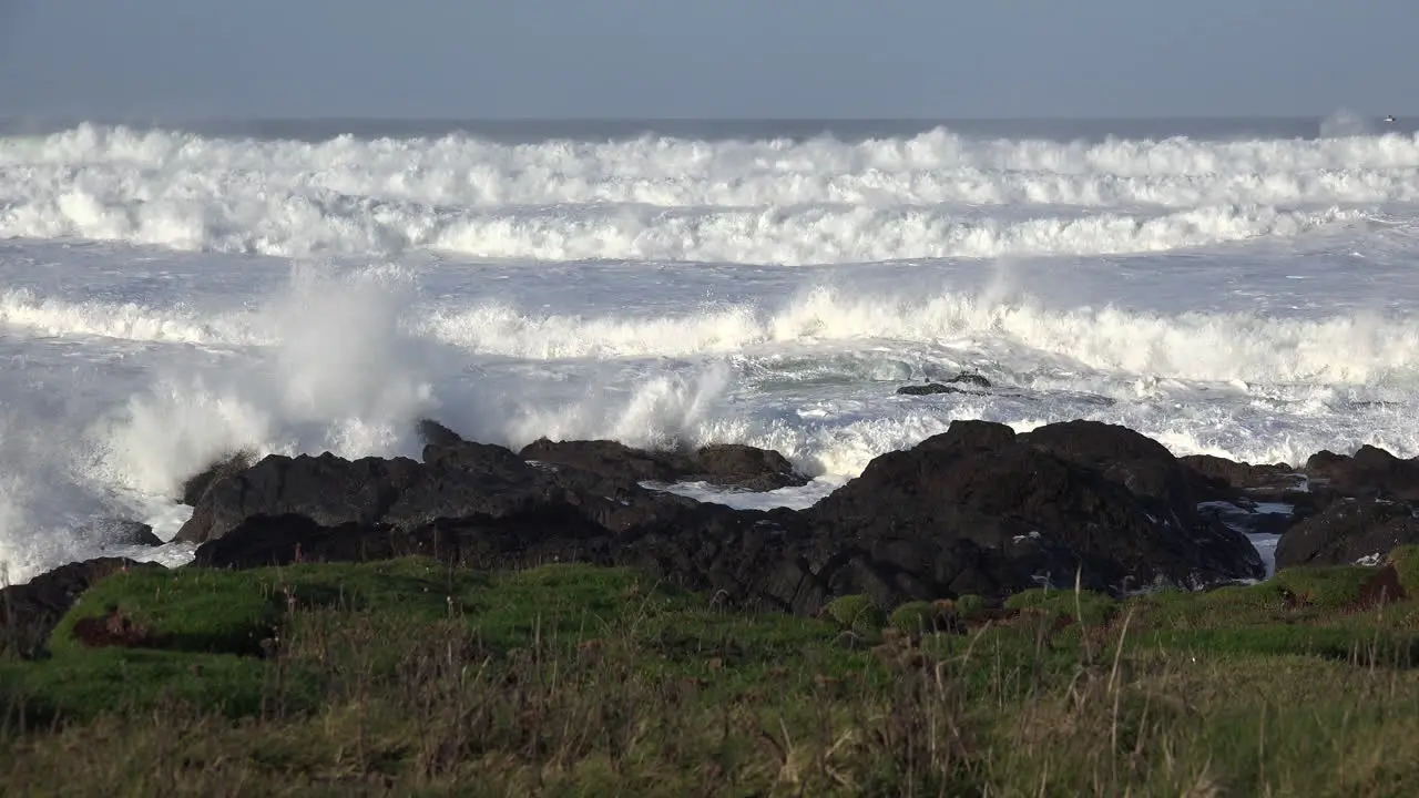 Oregon sets of waves reach shore