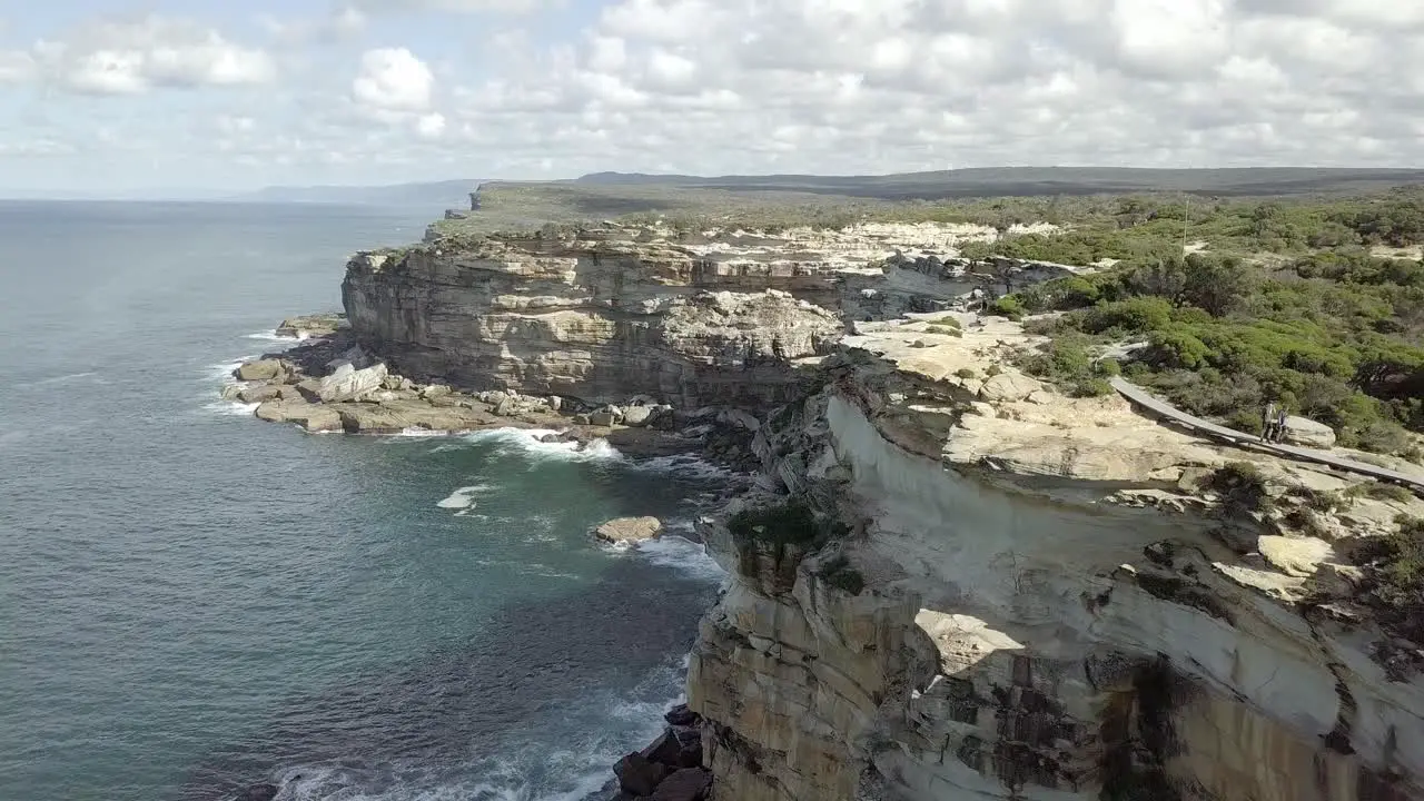 Walking Tracks plus Sandstone Cliffs at Royal Nationalpark Sydney