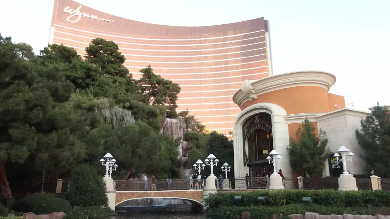 People walking outside of Wynns hotel and Casino at Las Vegas Strip