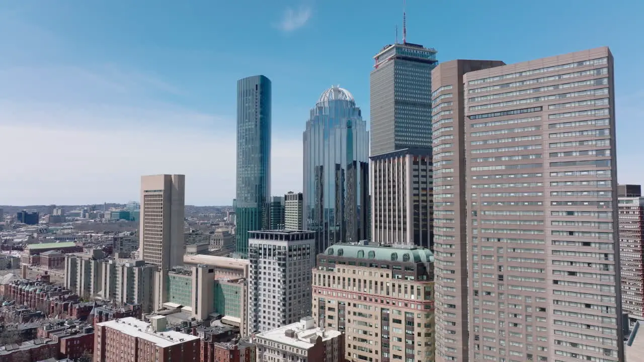 Modernos Rascacielos Del Centro De Gran Altura Que Se Elevan Por Encima Del Desarrollo De La Ciudad Los Reenviadores Vuelan Sobre La Ciudad En Un Día Soleado Boston Estados Unidos