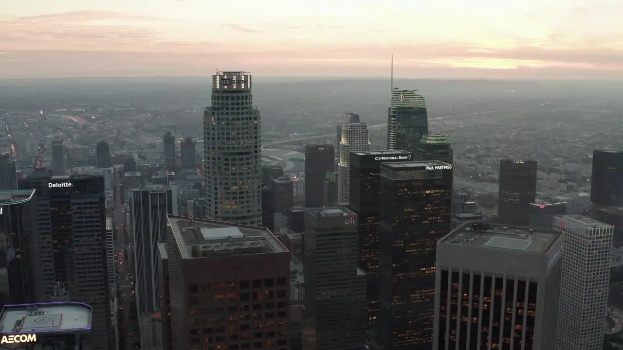 Antena Pasando Rascacielos En El Centro De Los Angeles California En La Hermosa Puesta De Sol 