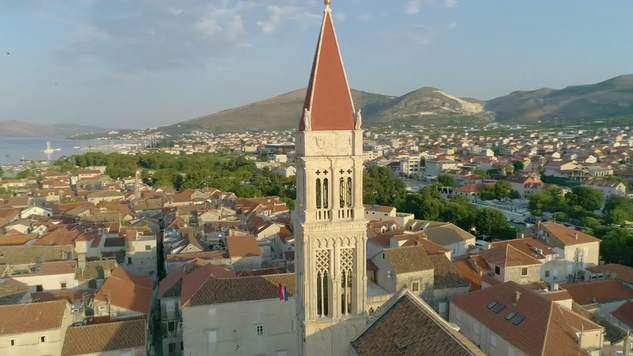 A beautiful view of the cathedral in the city