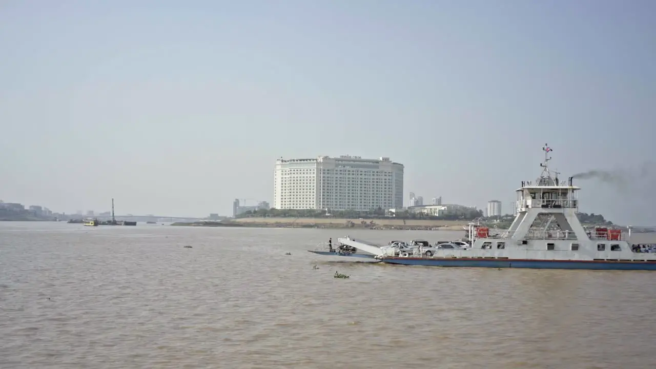 Ferry boat passing in front of Chrouy Changva