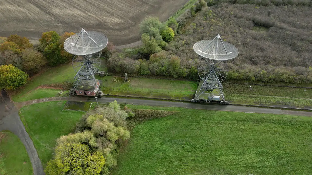 Aerial approach to the antenna array at the Mullard Radio Astronomy Observatory a one-mile radio telescope