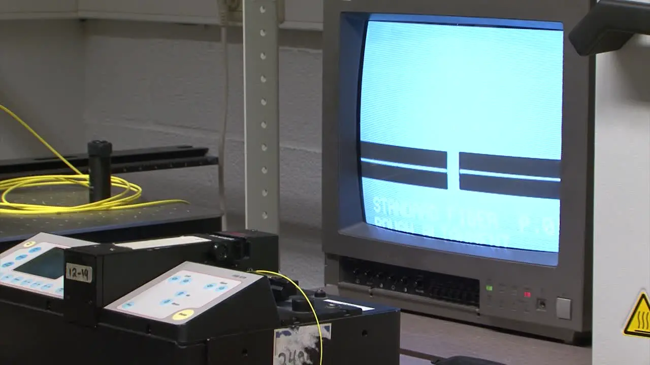 automatic fiber optics cable aligning and splicing in lab with optical fibre machine