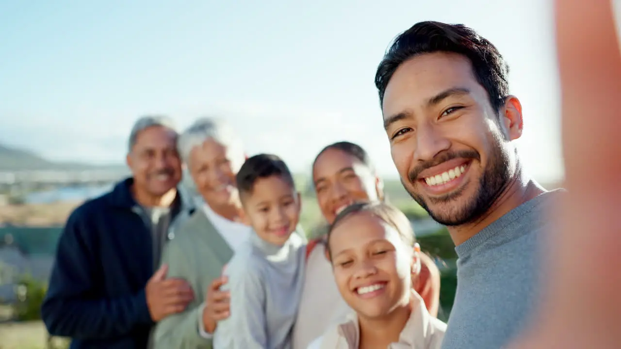 Big family selfie grandparents