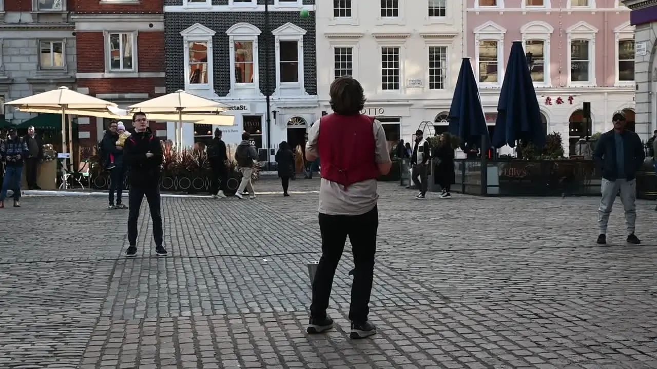 How many balls can you juggle with London United Kingdom