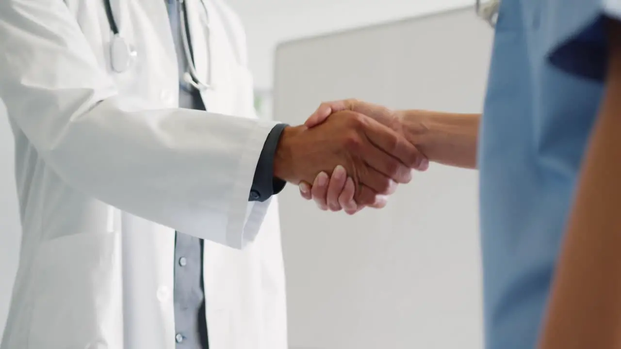 Male and female doctors shaking hands 4k