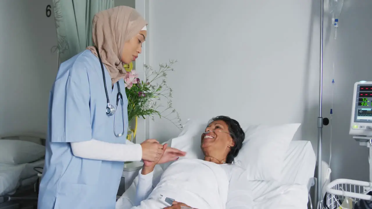 Female doctor comforting patient lying on hospital bed 4k