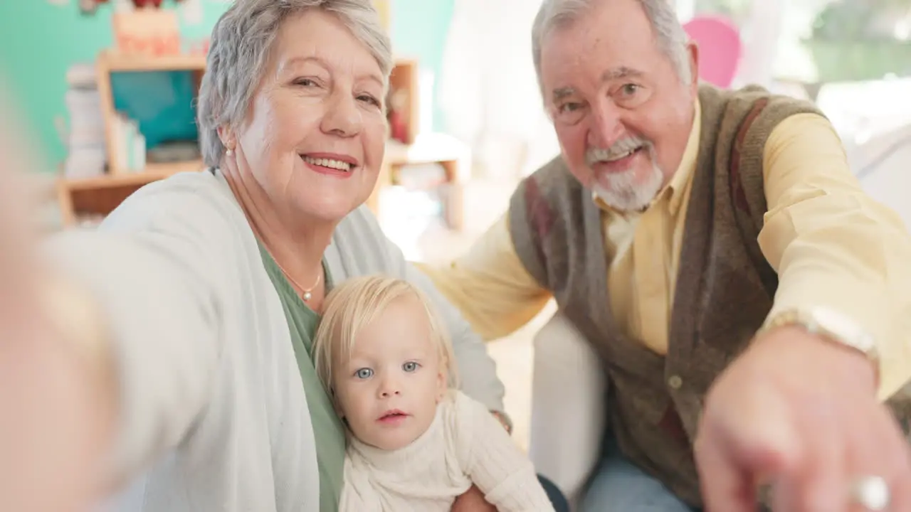 Selfie love and elderly couple