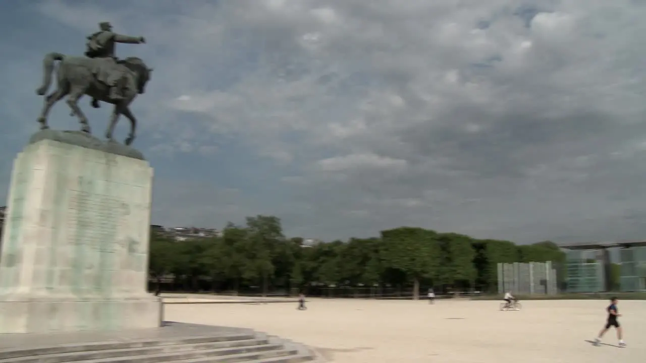 Eiffel Tower Daytime Pan