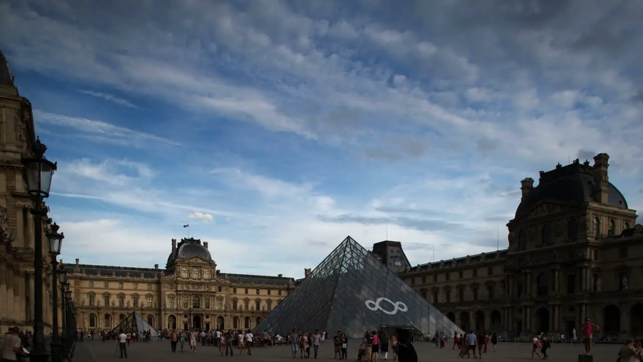 Louvre 00