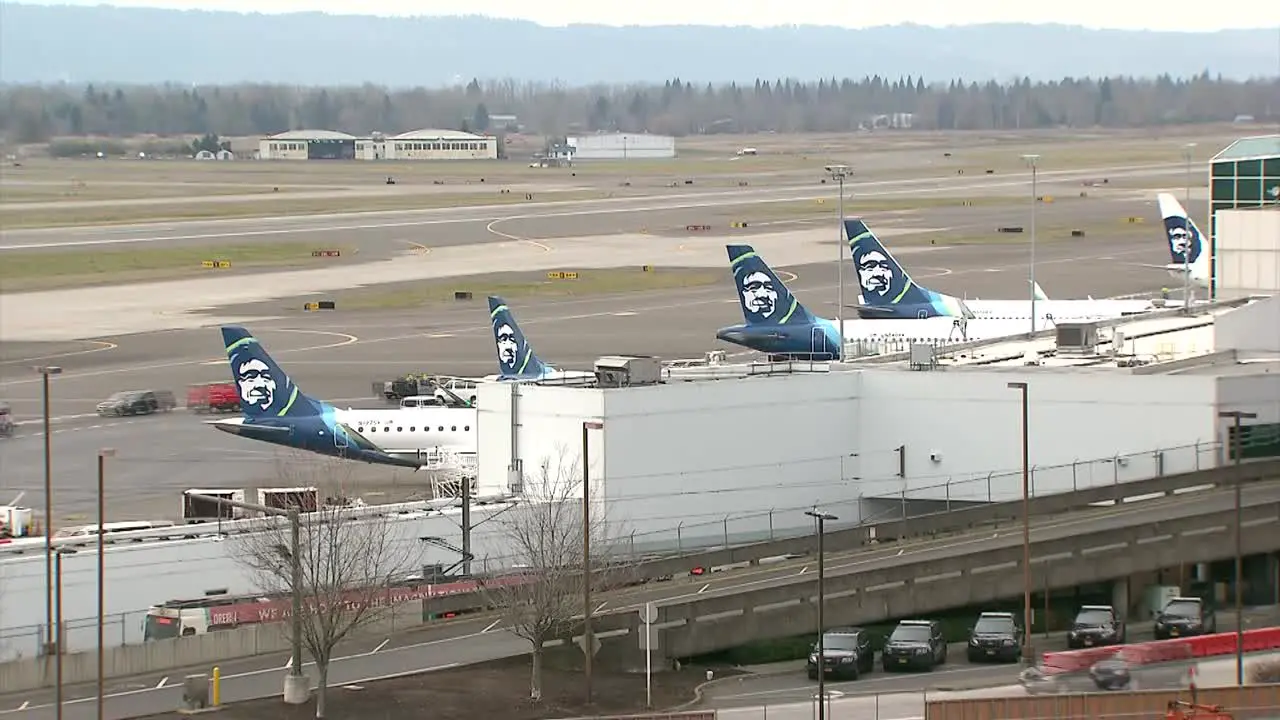 PORTLAND AIRPORT RUNWAY WITH ALASKAN AIRLINE PLANES TIME LAPSE