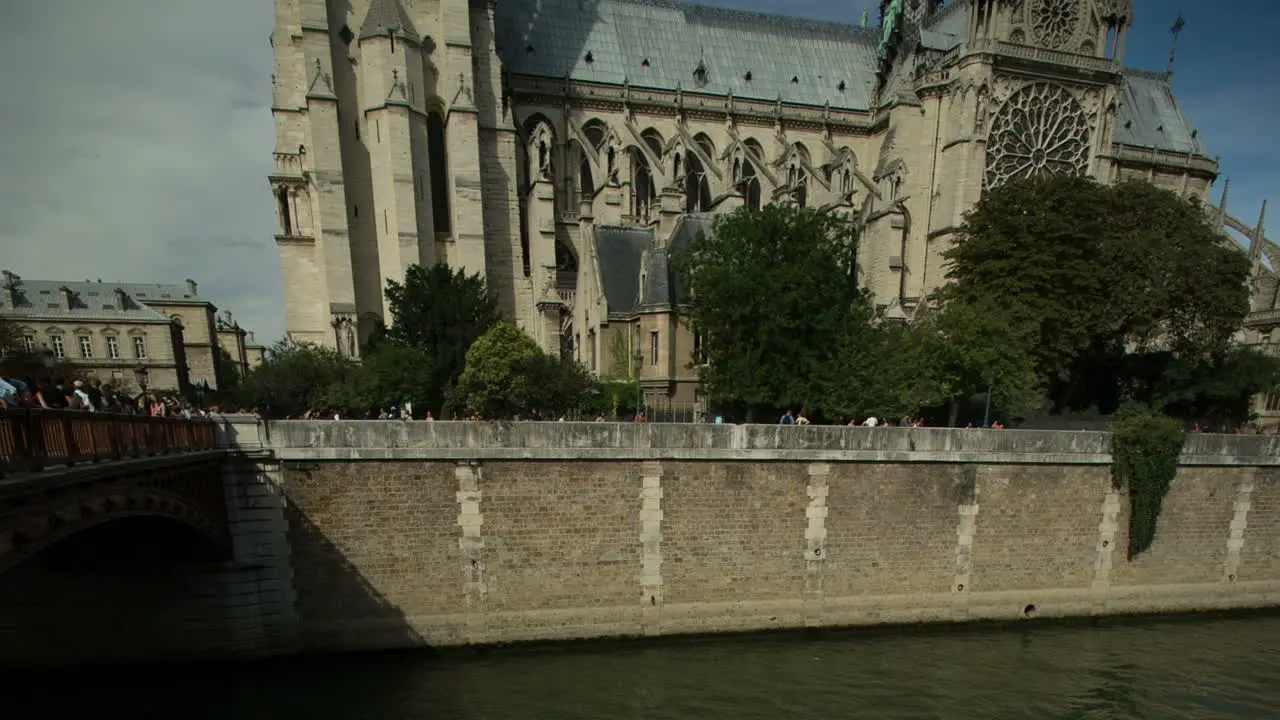 Notre Dame Video 00