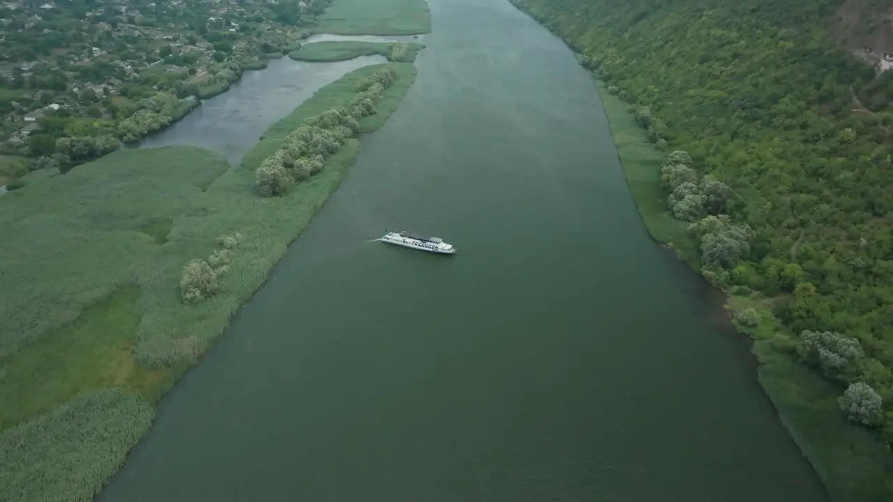 smooth removal from the boat which is located in the middle of the river opening the view of a lonely boat and the village which is located next to the Horizon