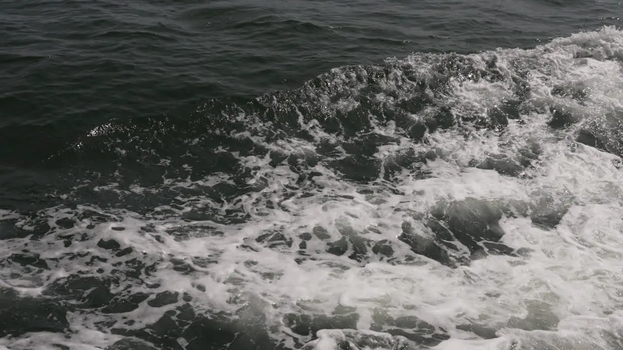 Slow motion water flows in the wake of a boat