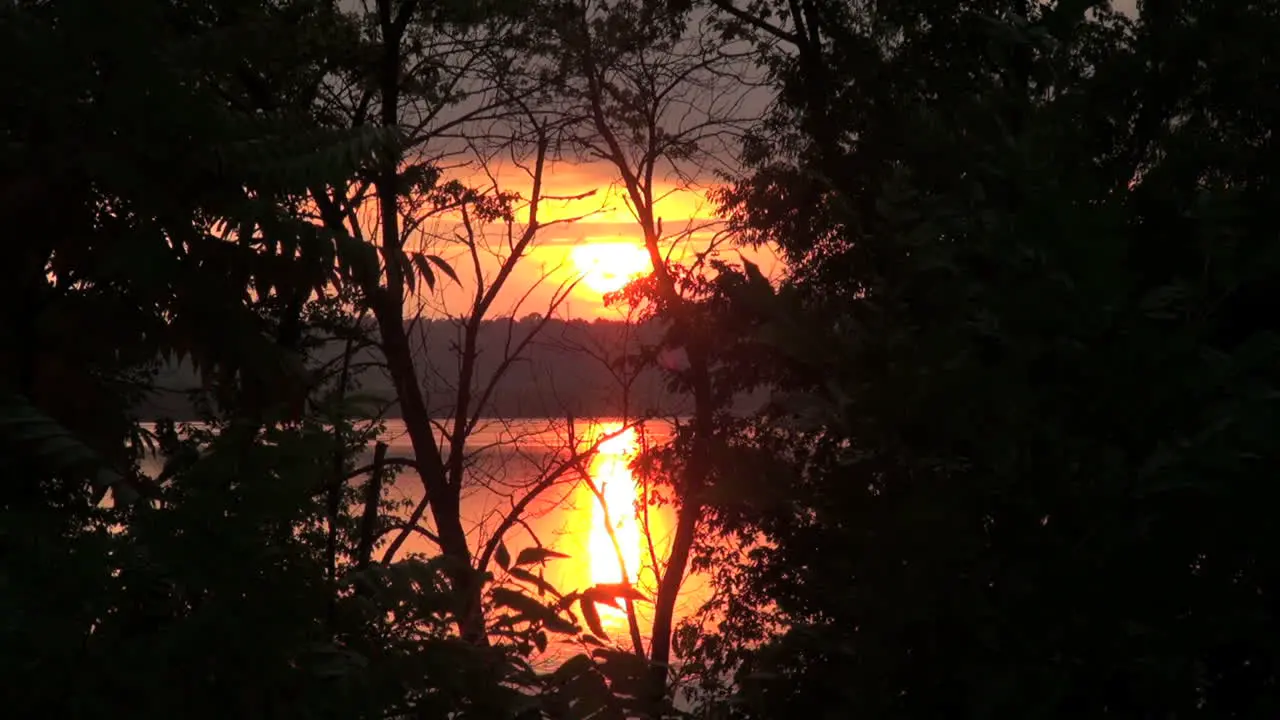 Wisconsin sunset on Mississippi