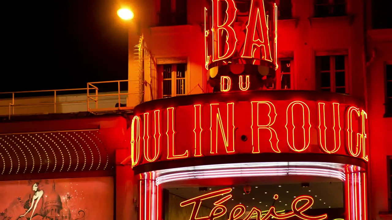 Moulin Rouge Paris 01