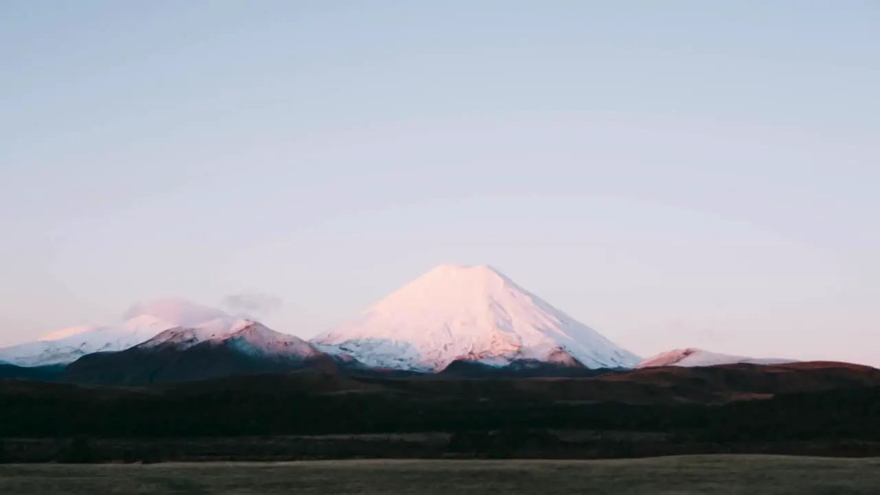 SNOWY MOUNTAIN SUNSET TIMELAPSE MOUNT RUAPEHU NEW ZEALAND