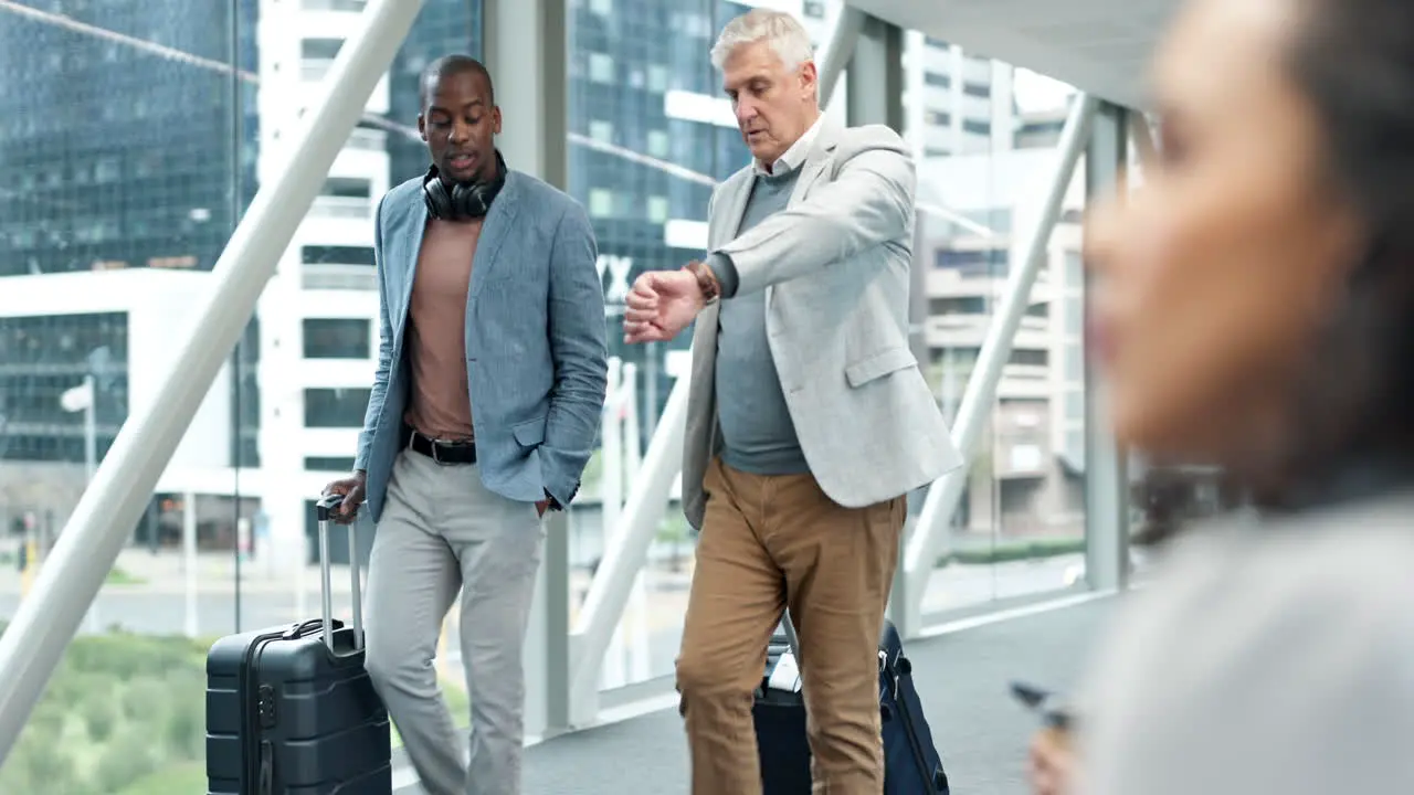 Control De Tiempo Aeropuerto Y Gente De Negocios