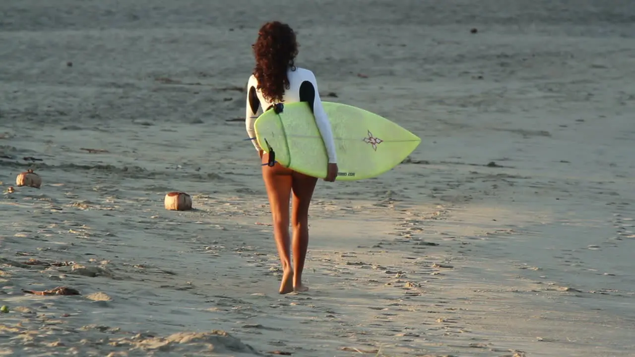 Surfer Woman 03