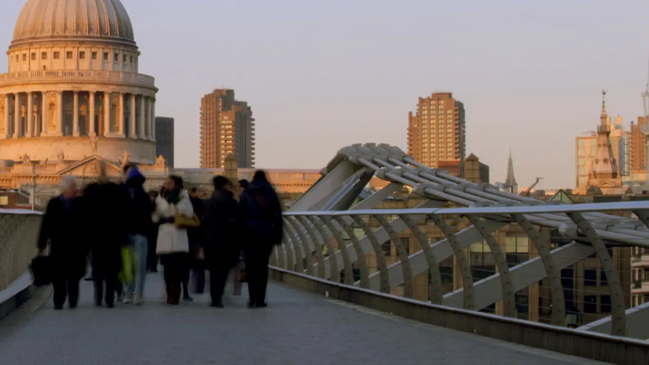 Londons Millennium Bridge 04