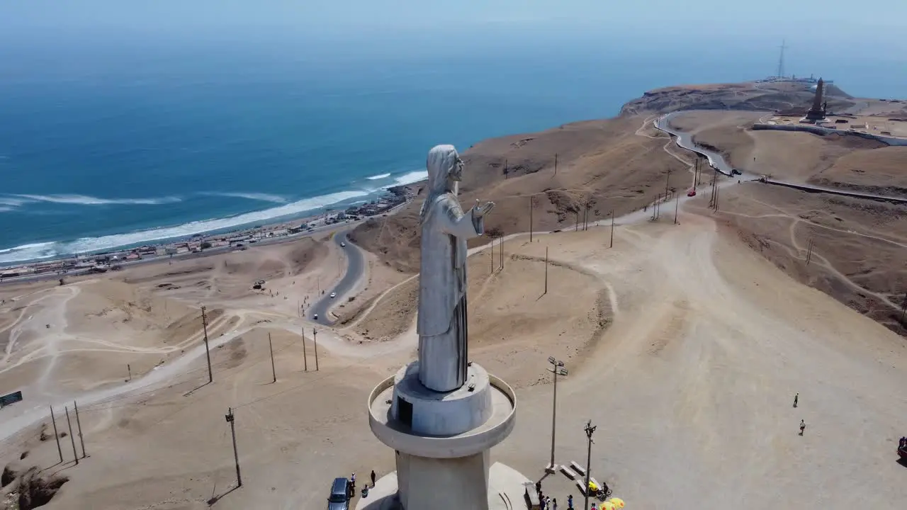 A monument of a statue of Jesus Christ in Lima Peru