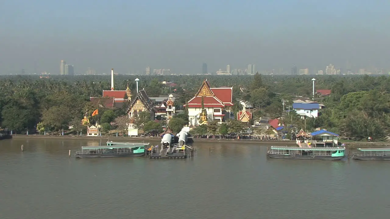 Buddhist temple on the Chao Phraya