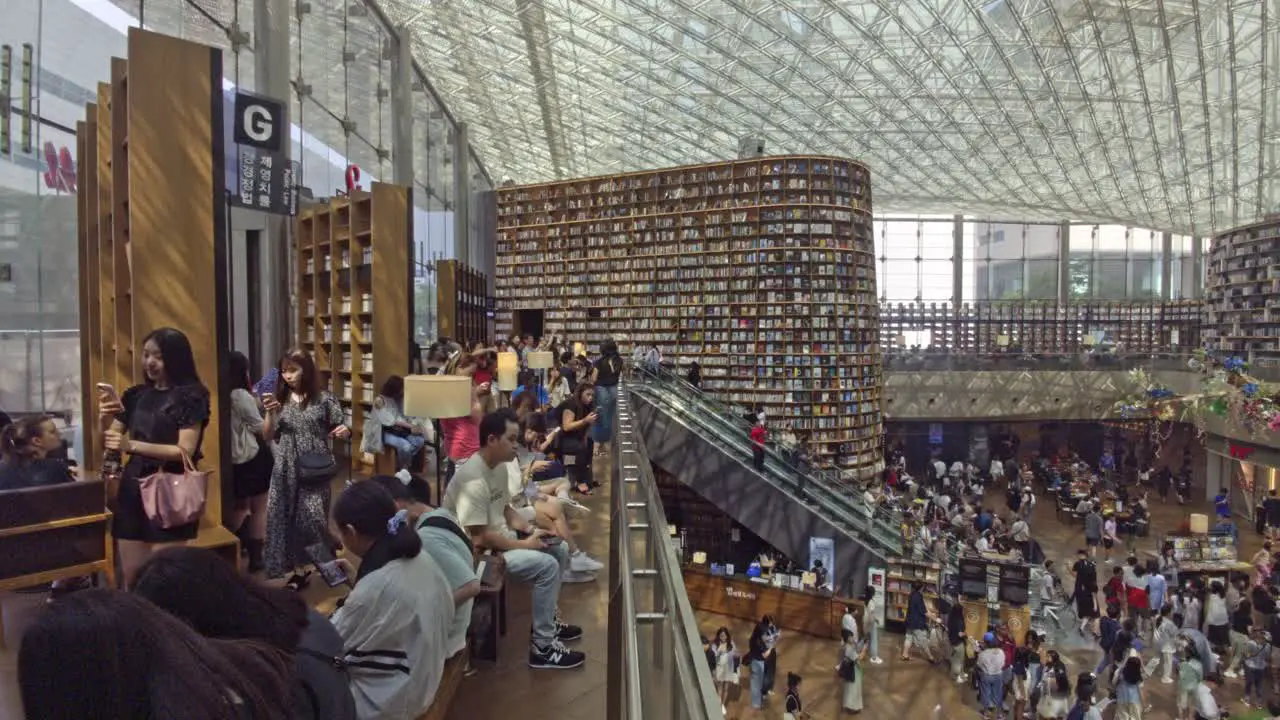 Wide shot with slow movement of crowds and books