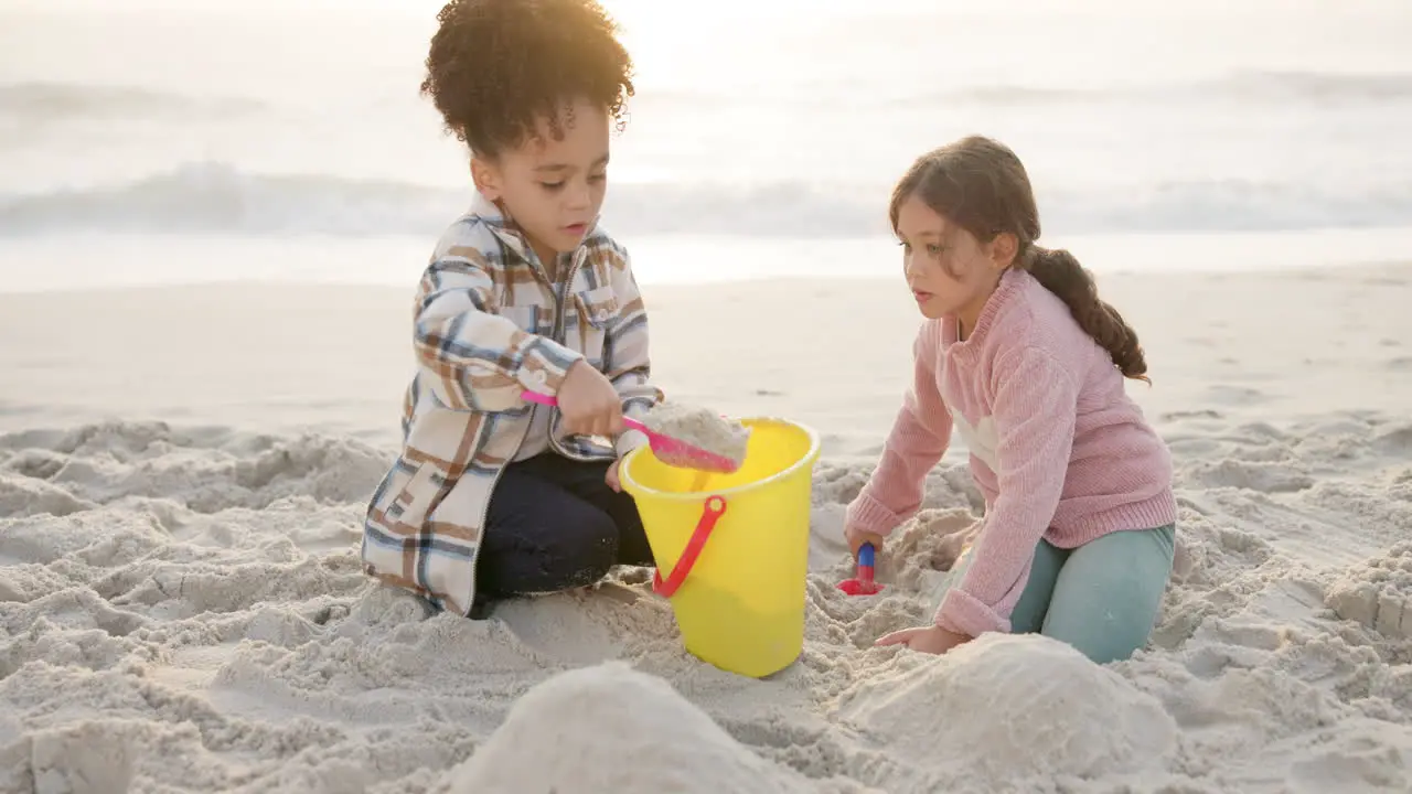 Sand friends and girls play