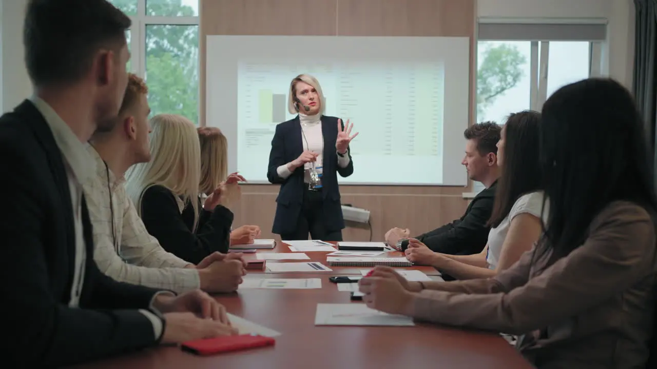 female business coach is speaking in conference for businesspersons and entrepreneurs