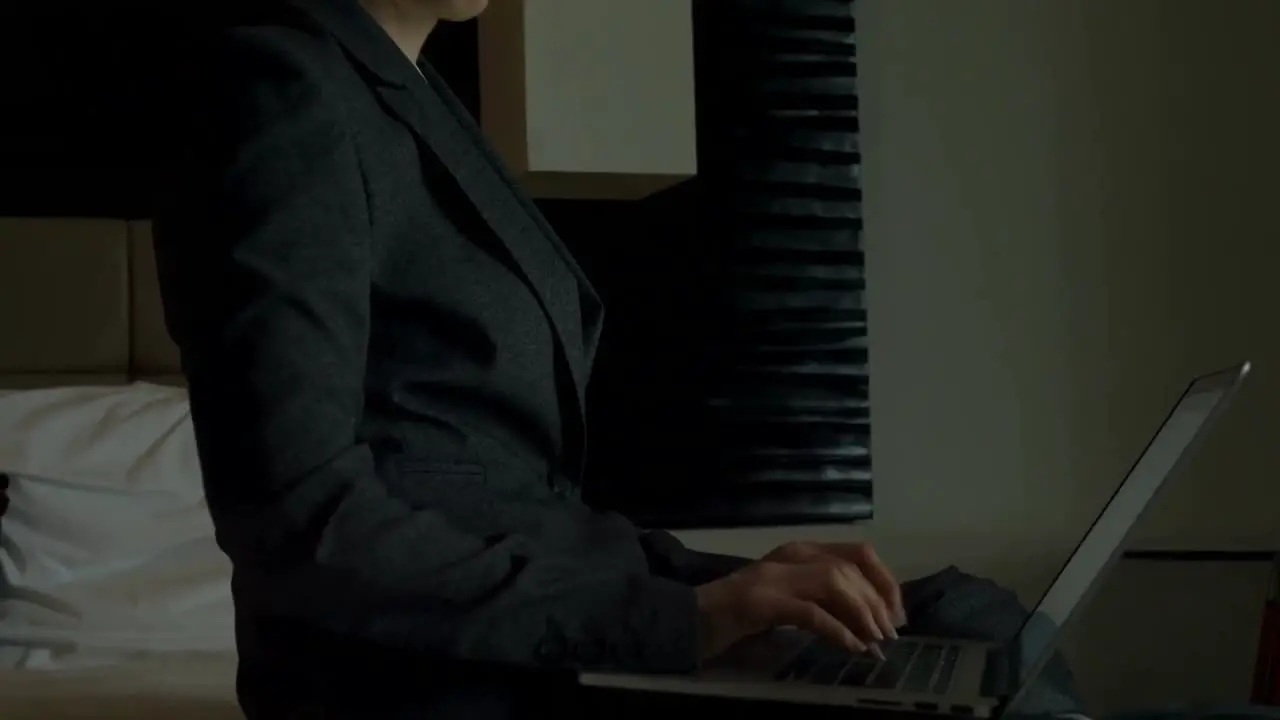 Side view of mid-adult caucasian businesswoman working on laptop in a modern hotel 4k